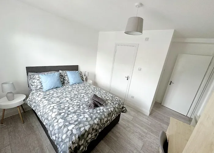 Flat 12 Palm Court