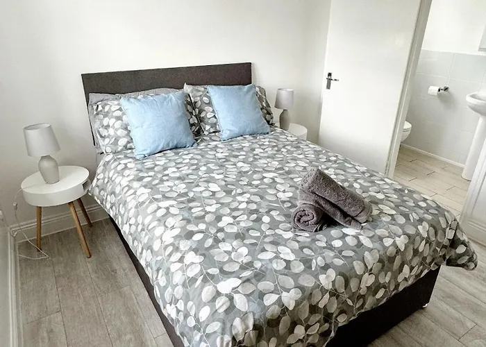 Flat 12 Palm Court