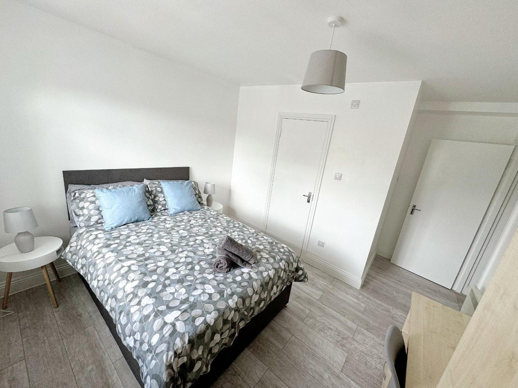 Flat 12 Palm Court